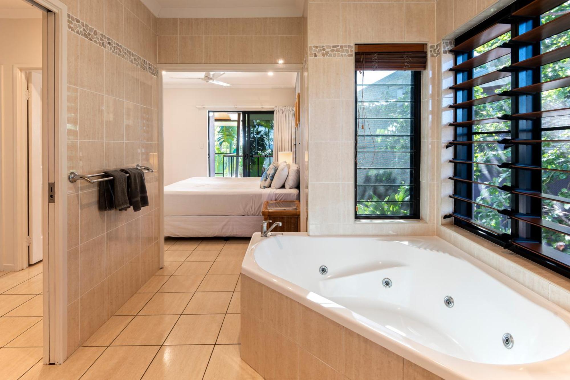 Anchorage Aparthotel Hamilton Island Bagian luar foto