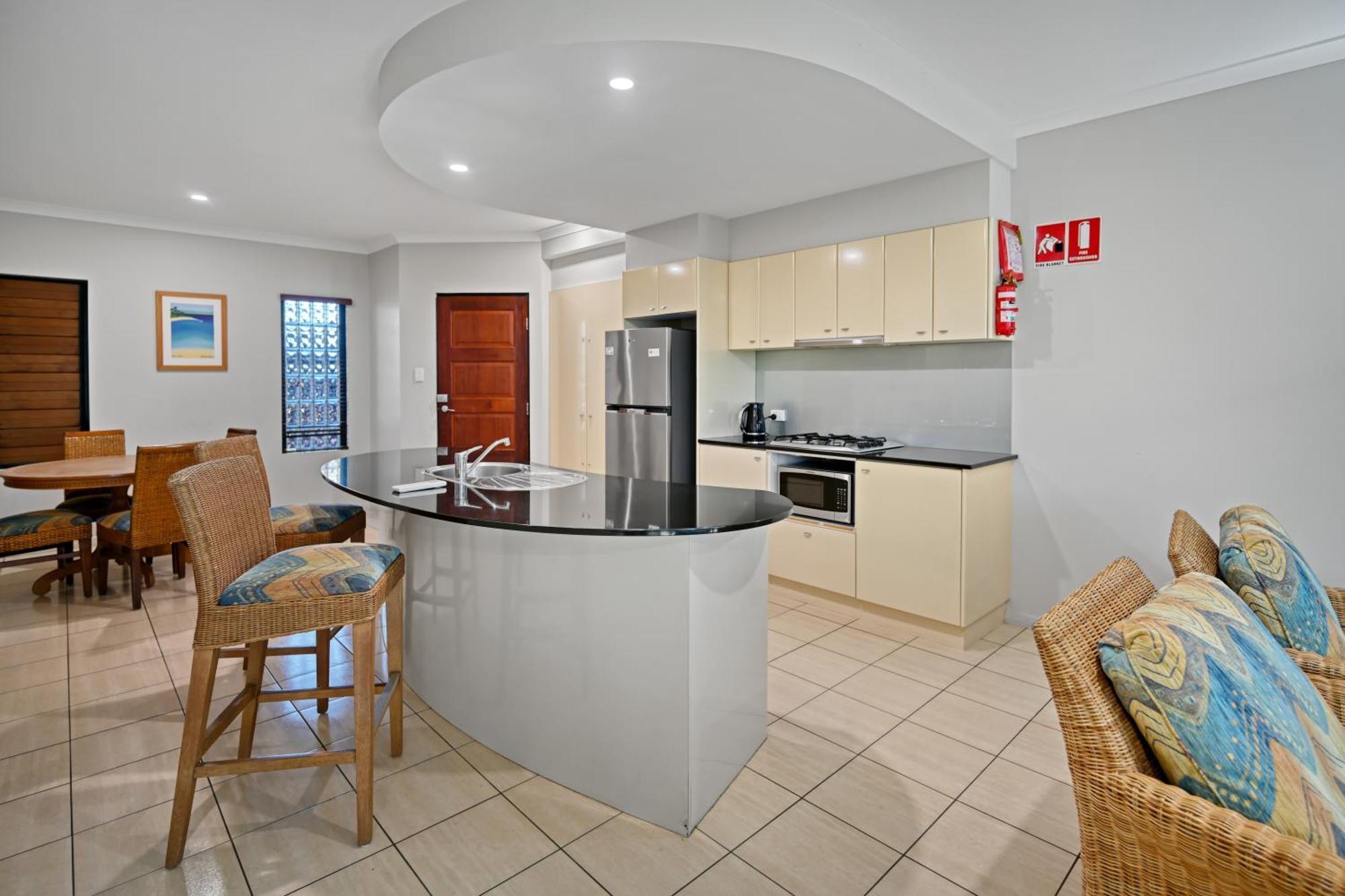Anchorage Aparthotel Hamilton Island Bagian luar foto